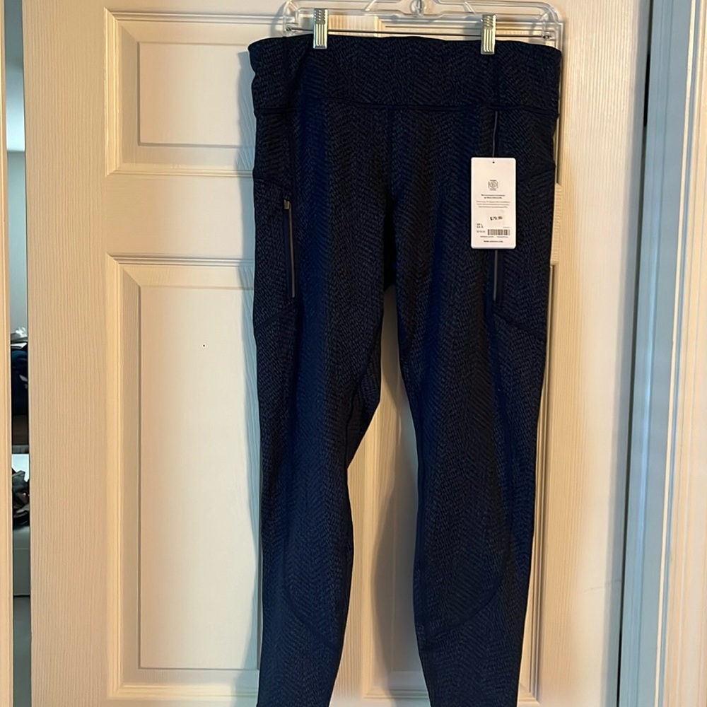 NWT Athleta Rainier textured tight size large